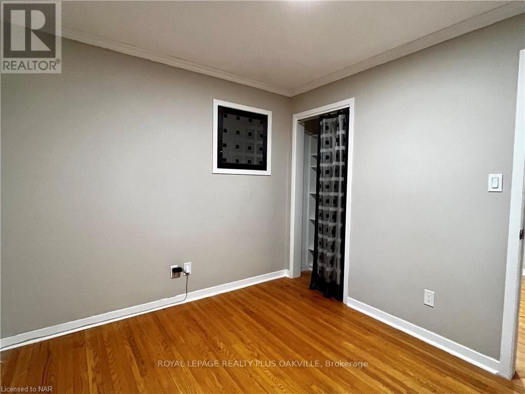 Upper - 694 Niagara Street Property Photo 18