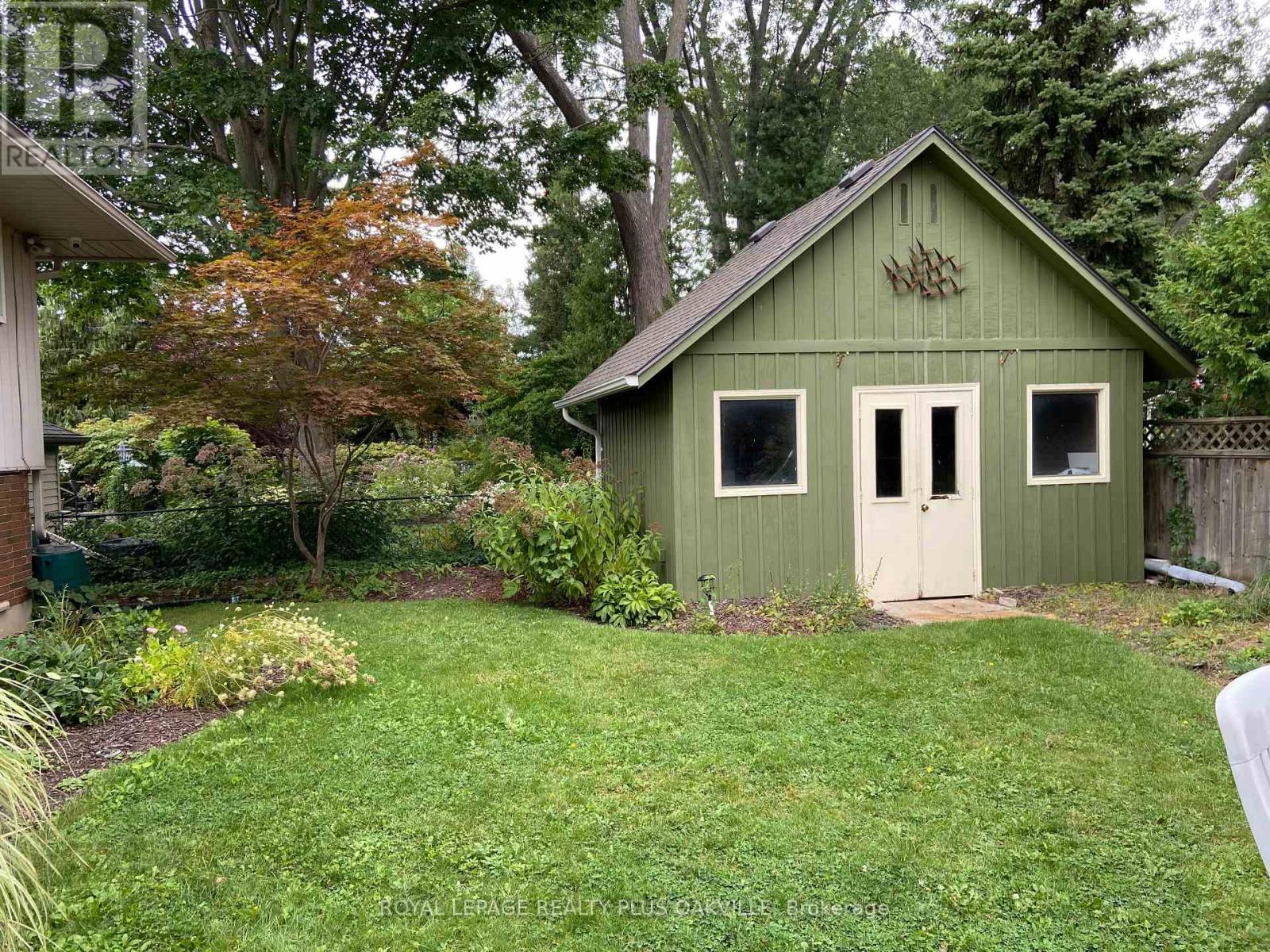 Upper - 694 Niagara Street Property Photo 21