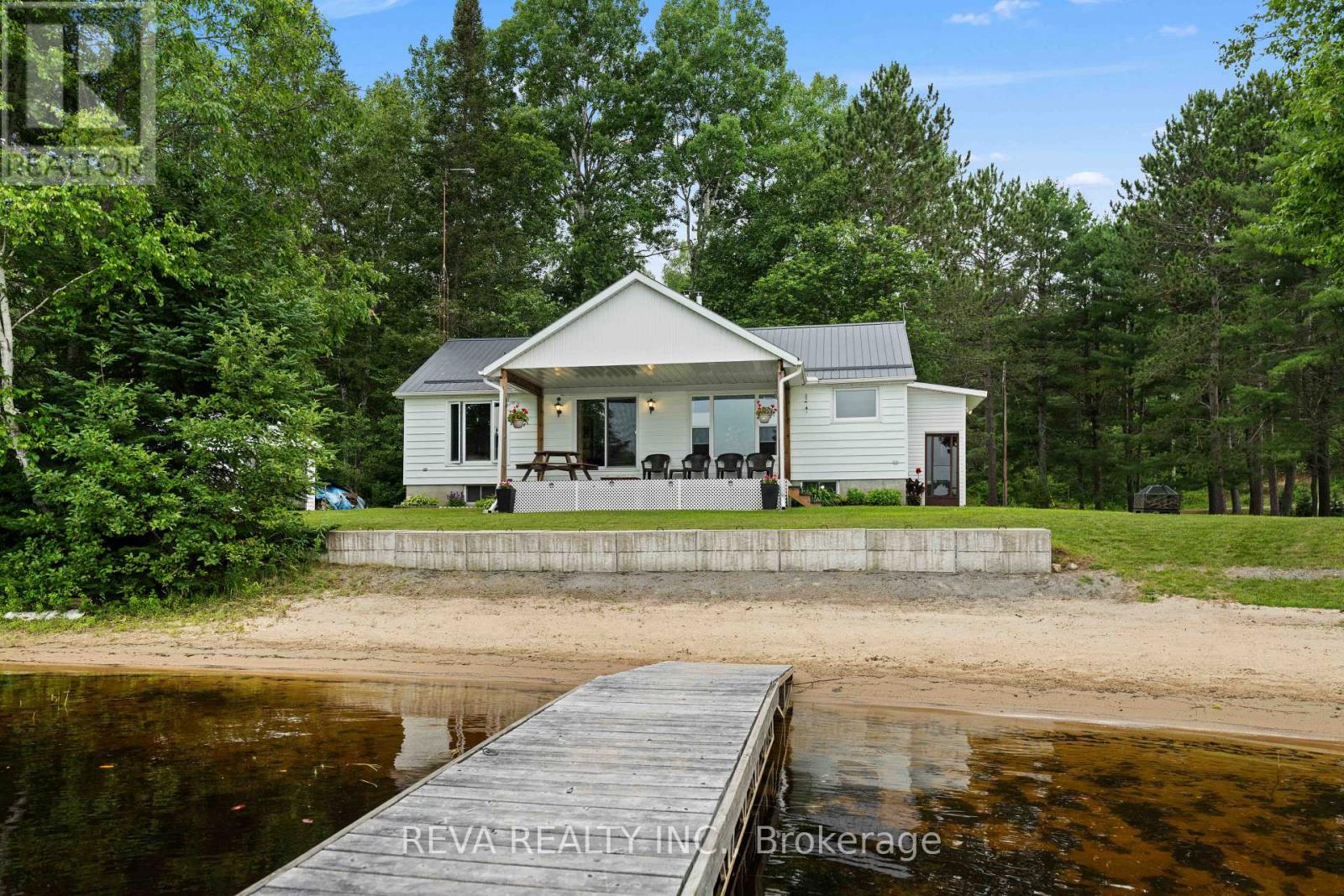 146 Centre Road Property Photo 1