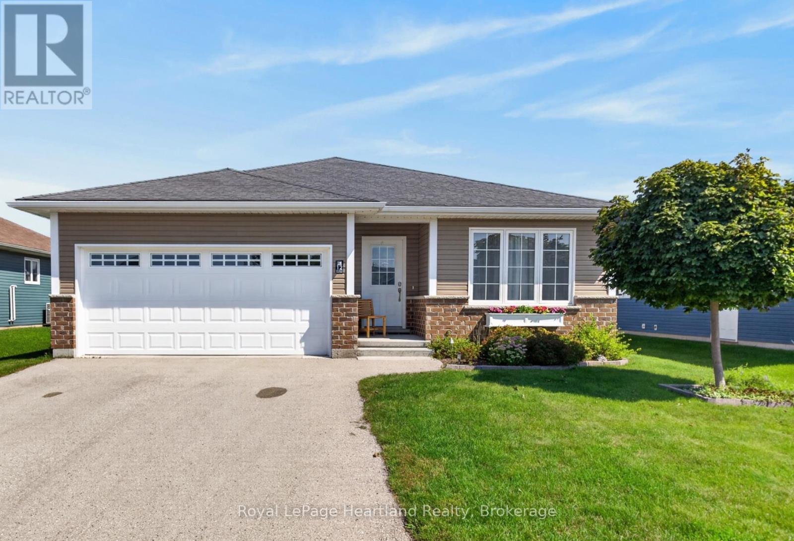 12 Windward Way N Property Photo 1