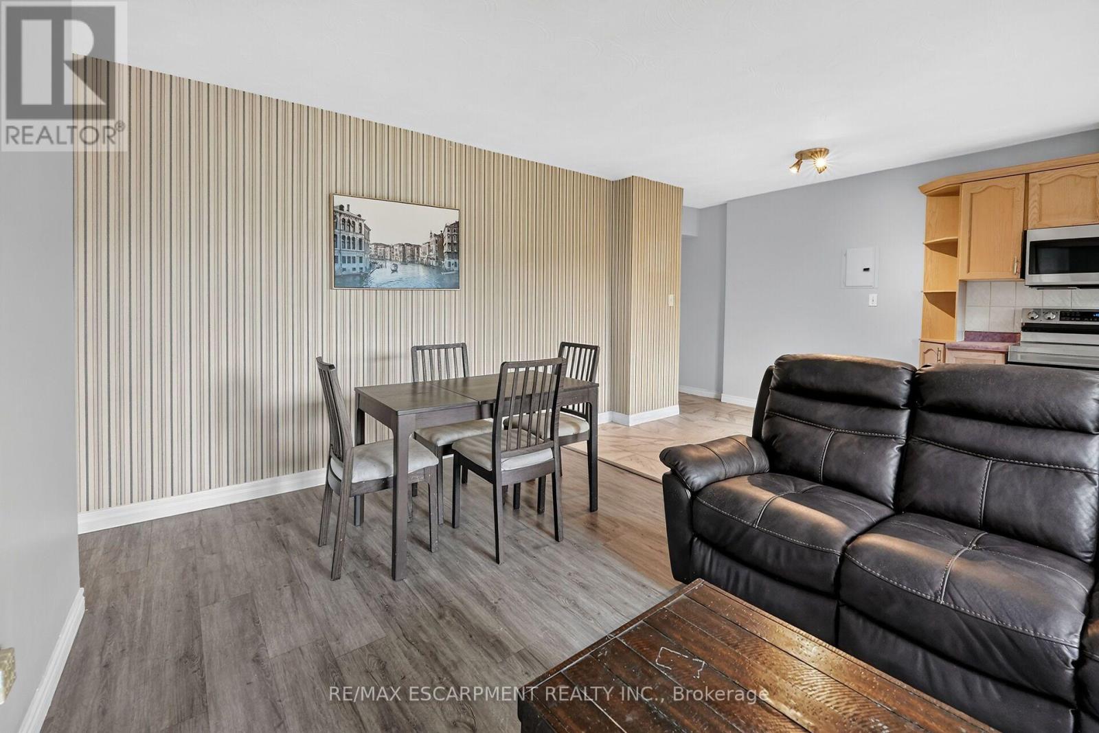 52 - 2373 King Street E Property Photo 10