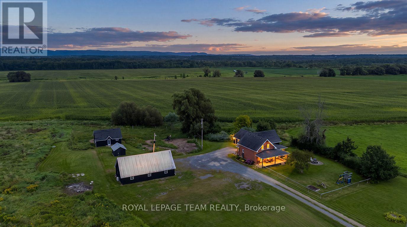 3570 Dunrobin Road Property Photo 1
