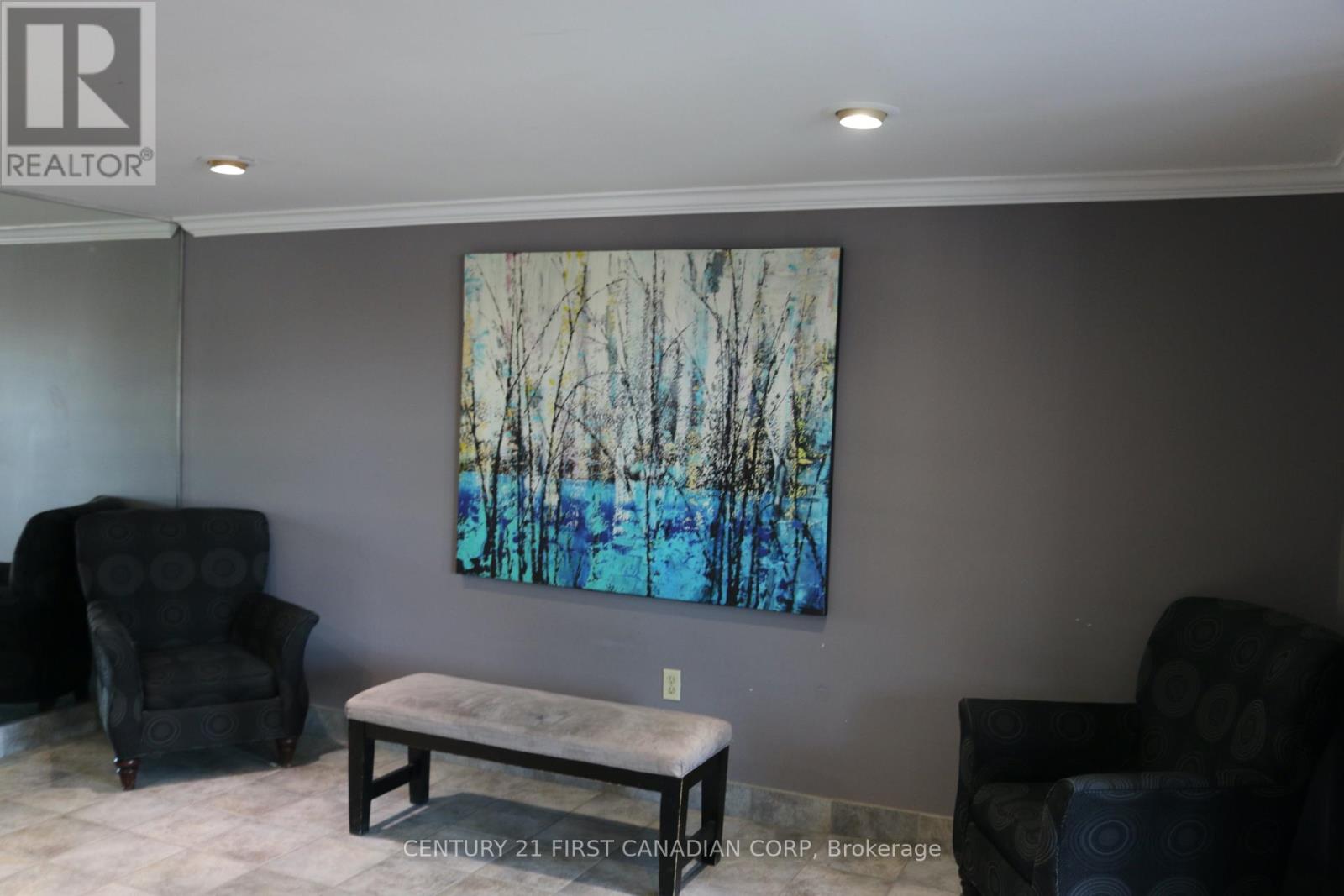207 - 600 Grenfell Drive Property Photo 3