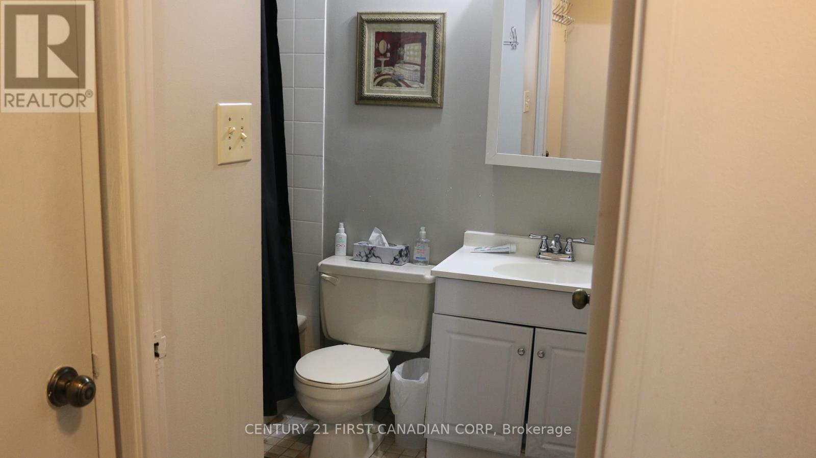 207 - 600 Grenfell Drive Property Photo 8