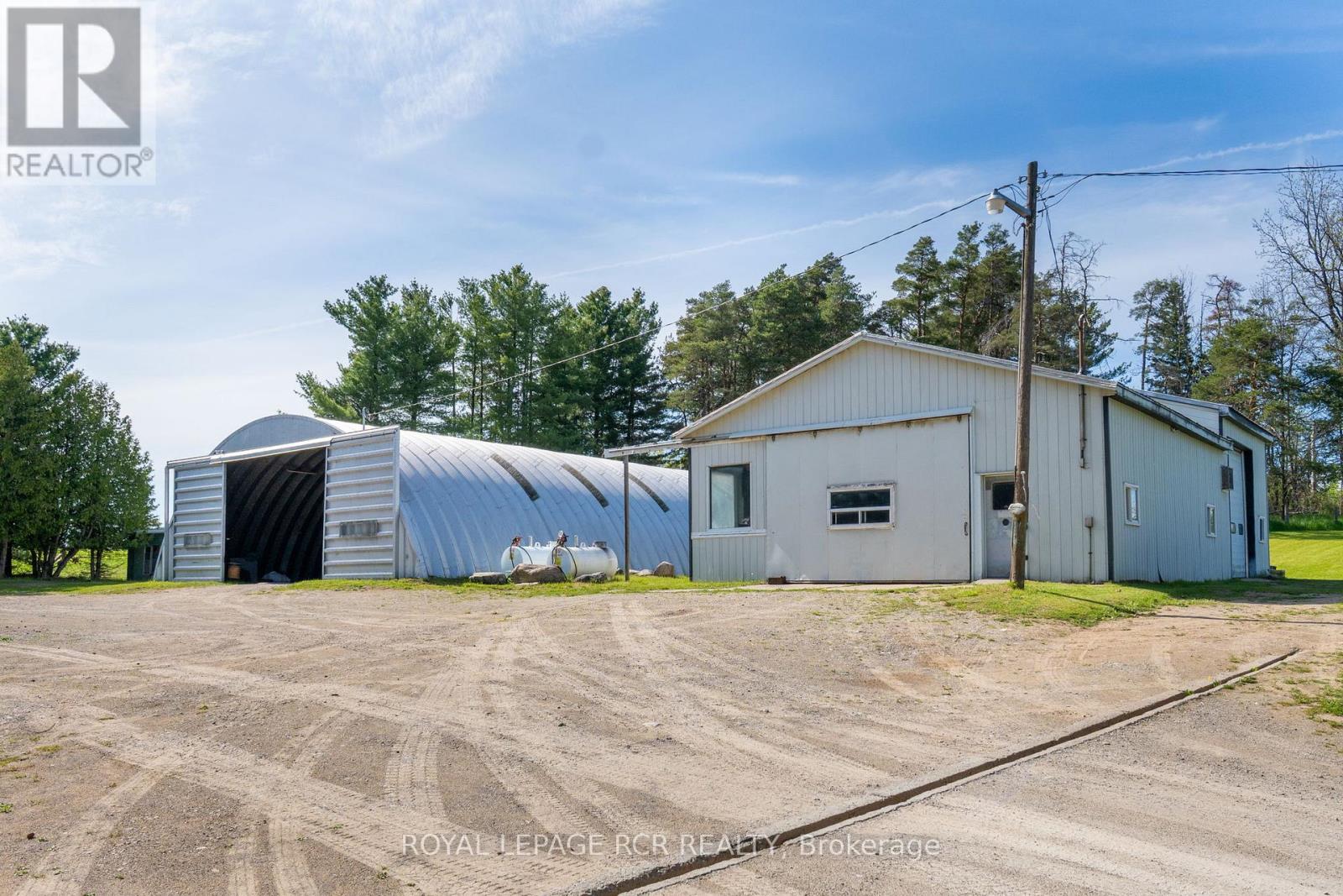 953450 7th Line Property Photo 25