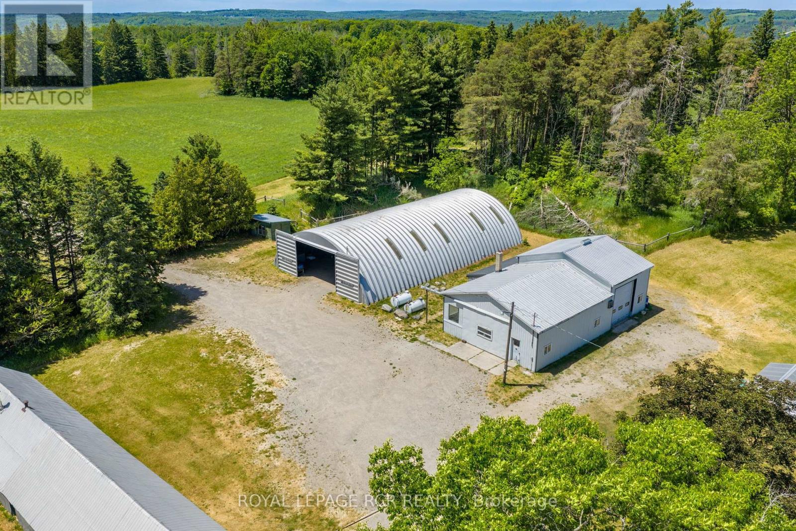 953450 7th Line Property Photo 26