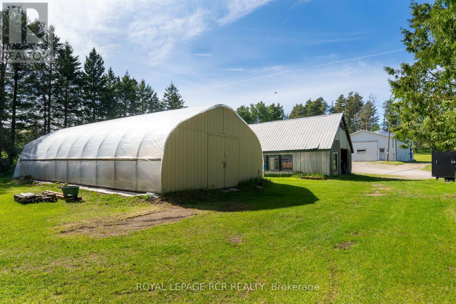953450 7th Line Property Photo 28