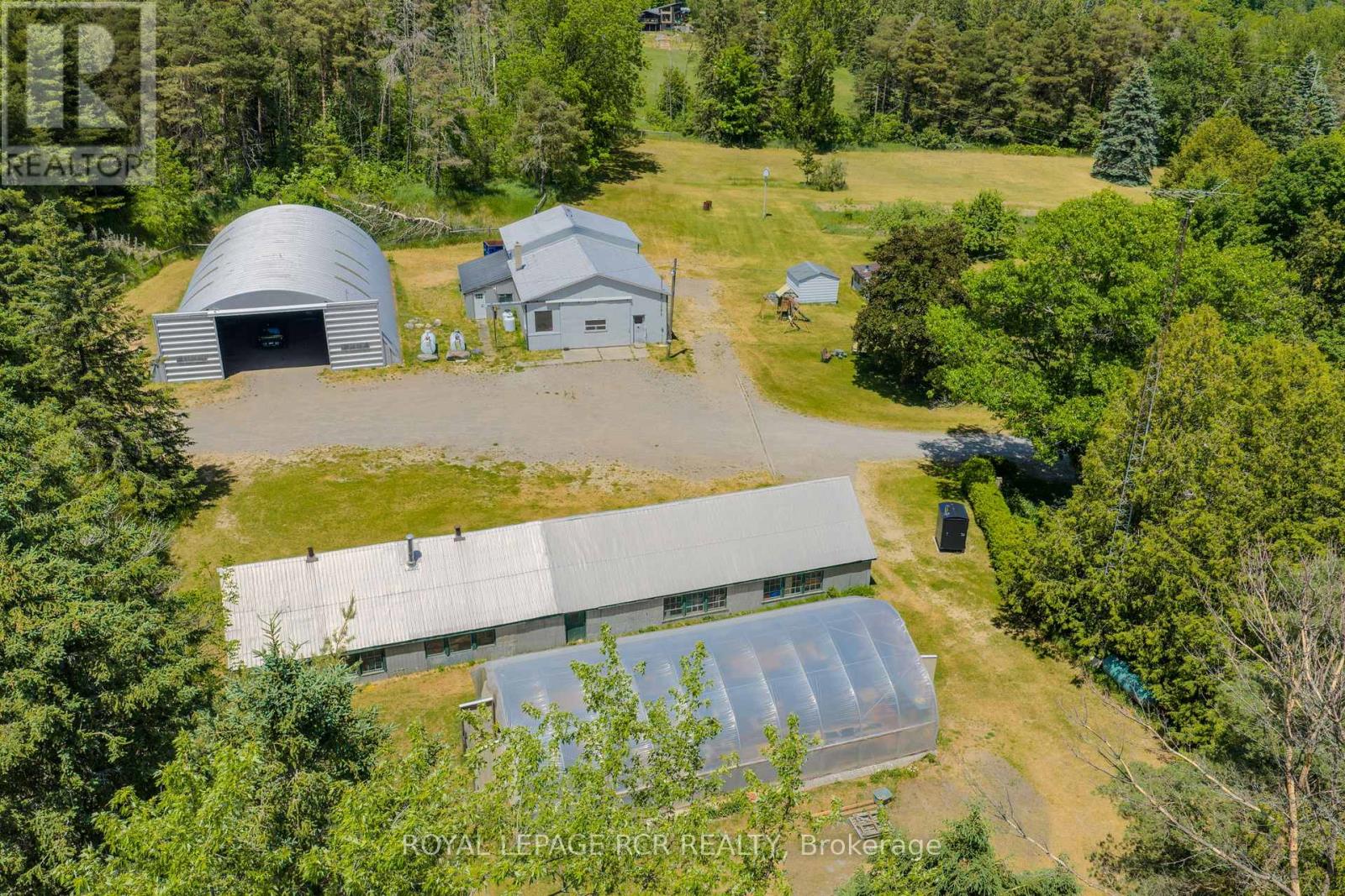953450 7th Line Property Photo 32