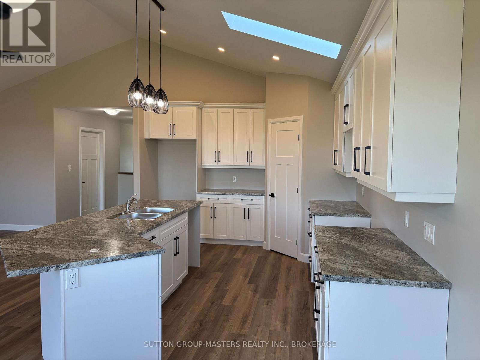 812 Windermere Drive Property Photo 4