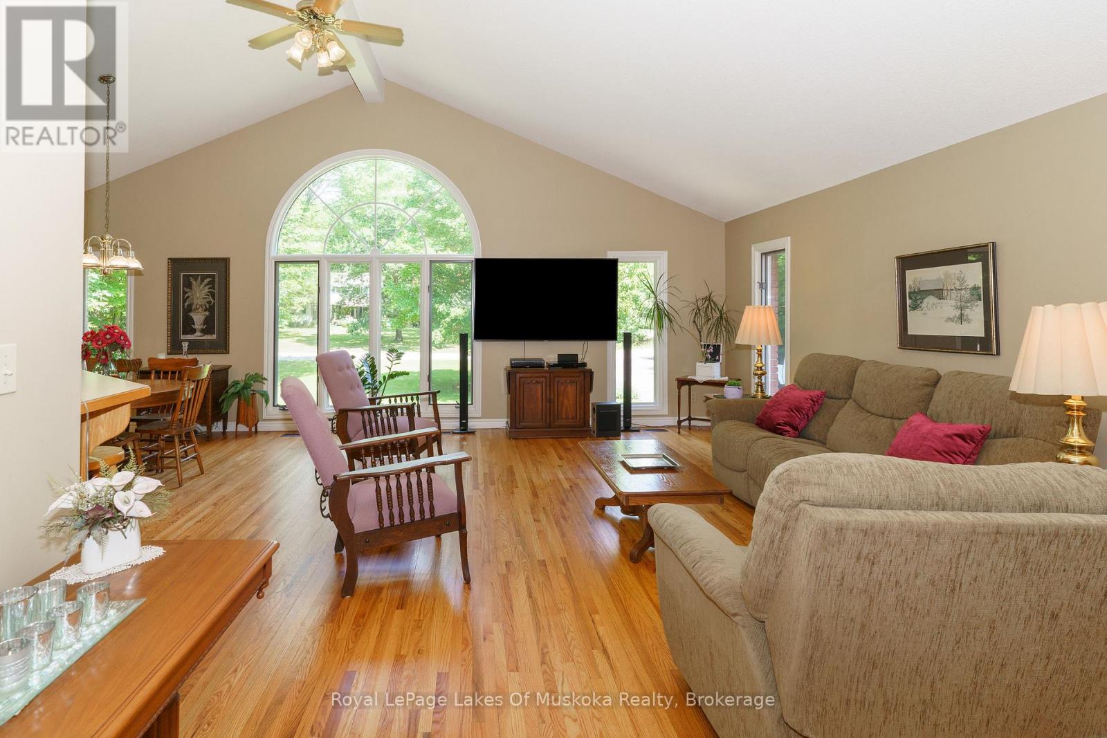 1020 Amelia Crescent Property Photo 8