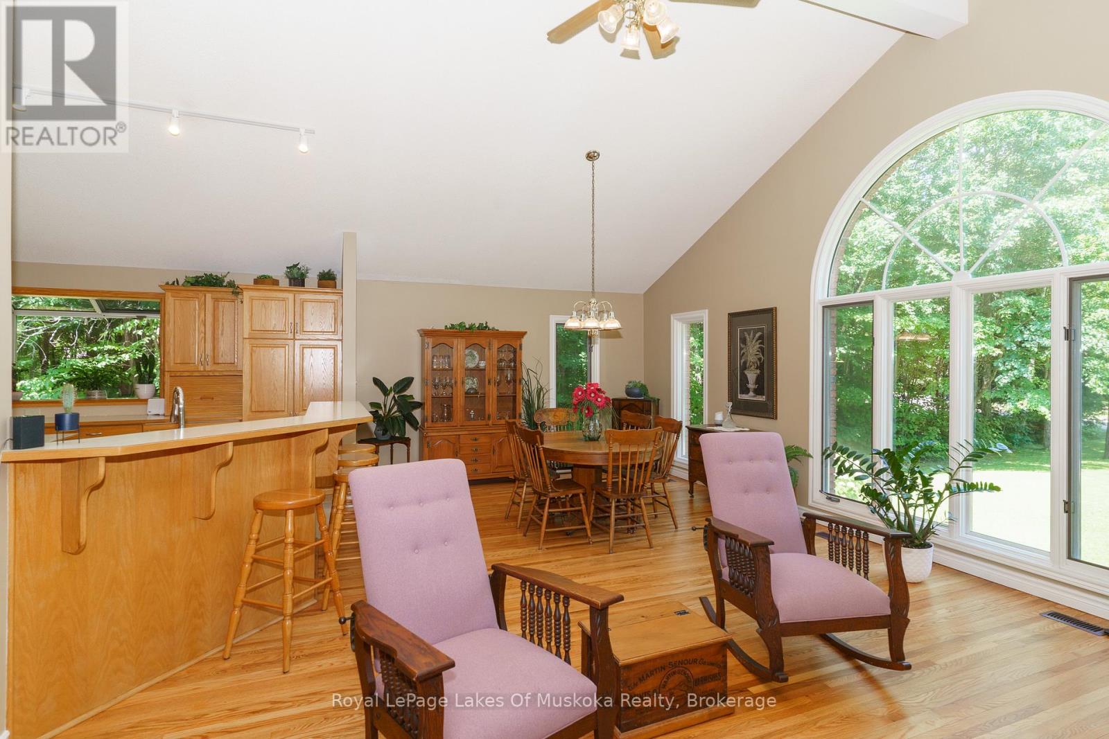 1020 Amelia Crescent Property Photo 9