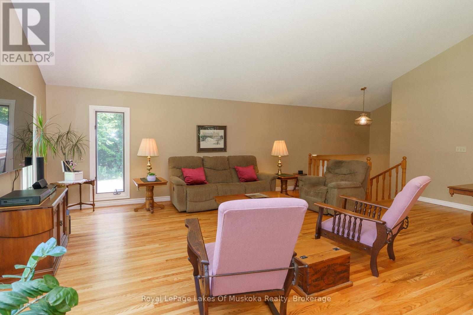 1020 Amelia Crescent Property Photo 10
