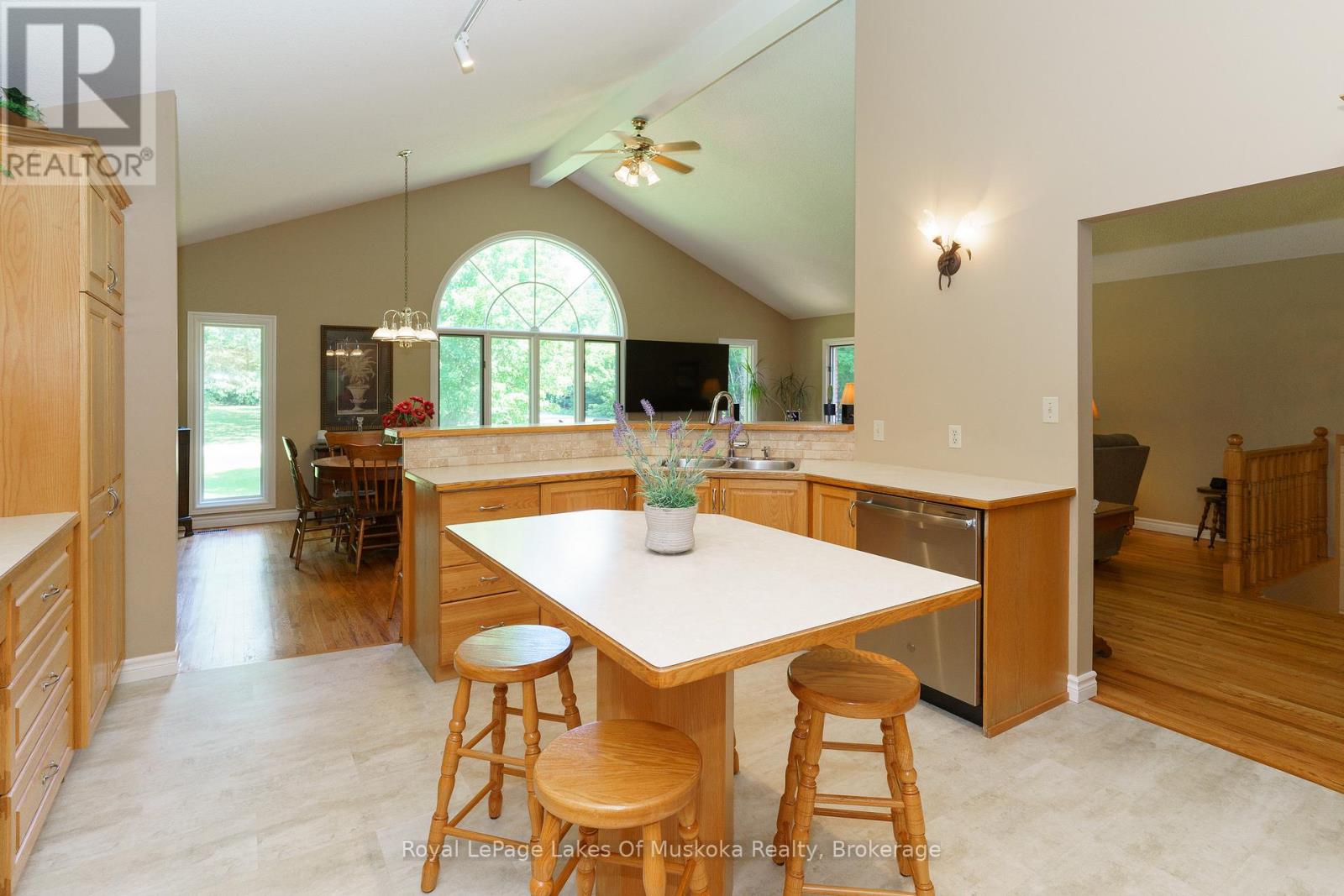 1020 Amelia Crescent Property Photo 13