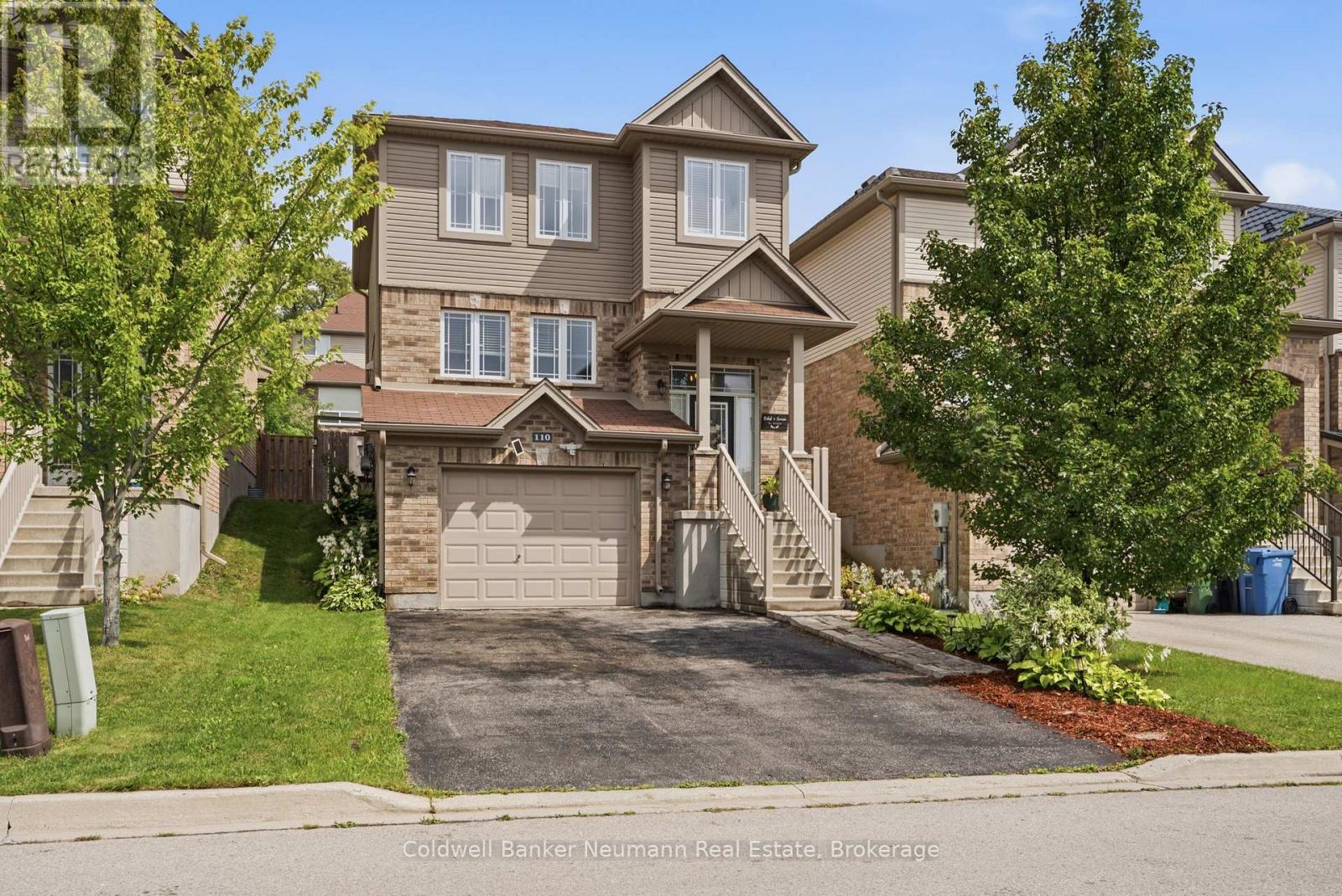 110 Oakes Crescent Property Photo 1