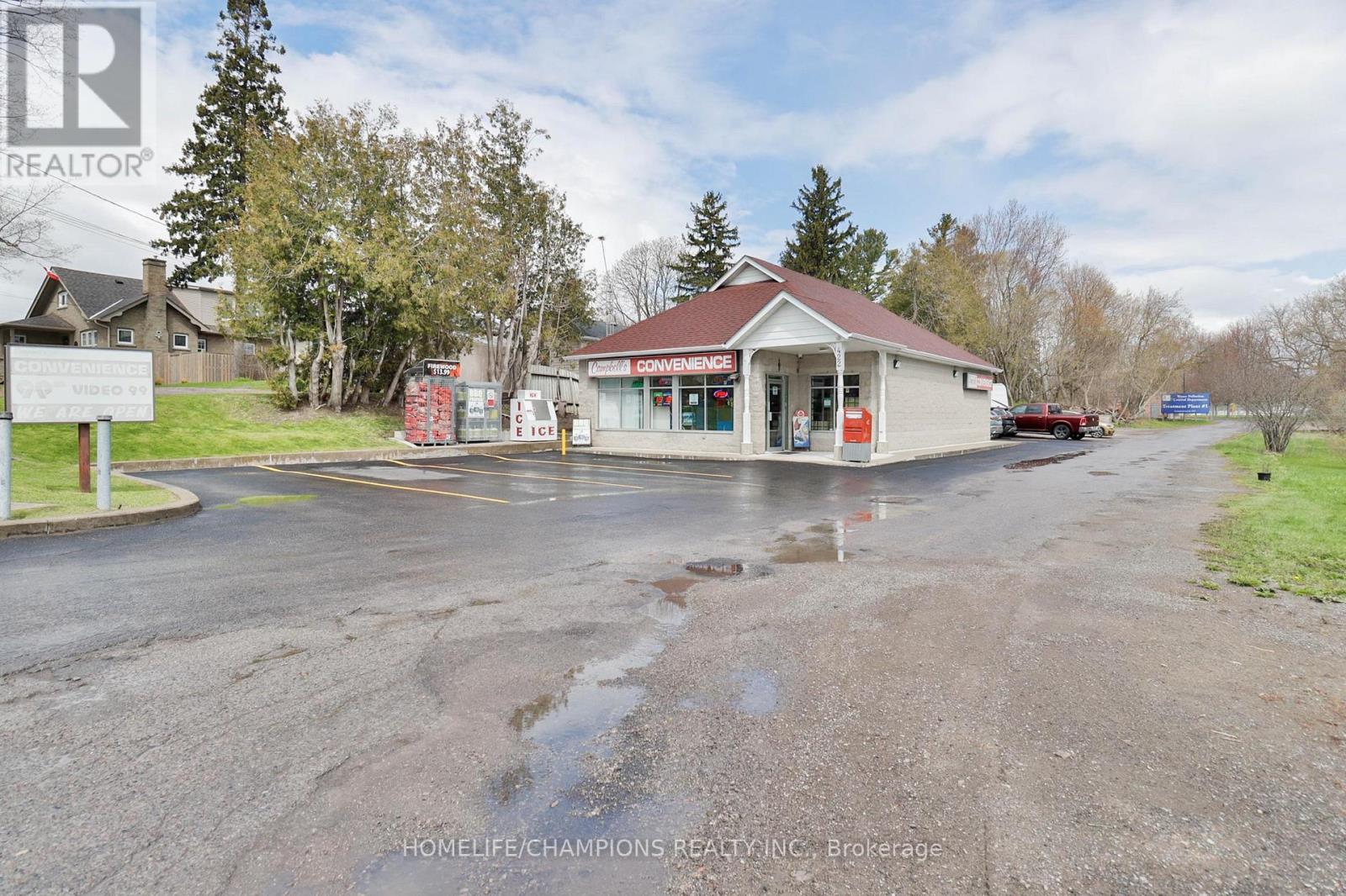 422 KING STREET W