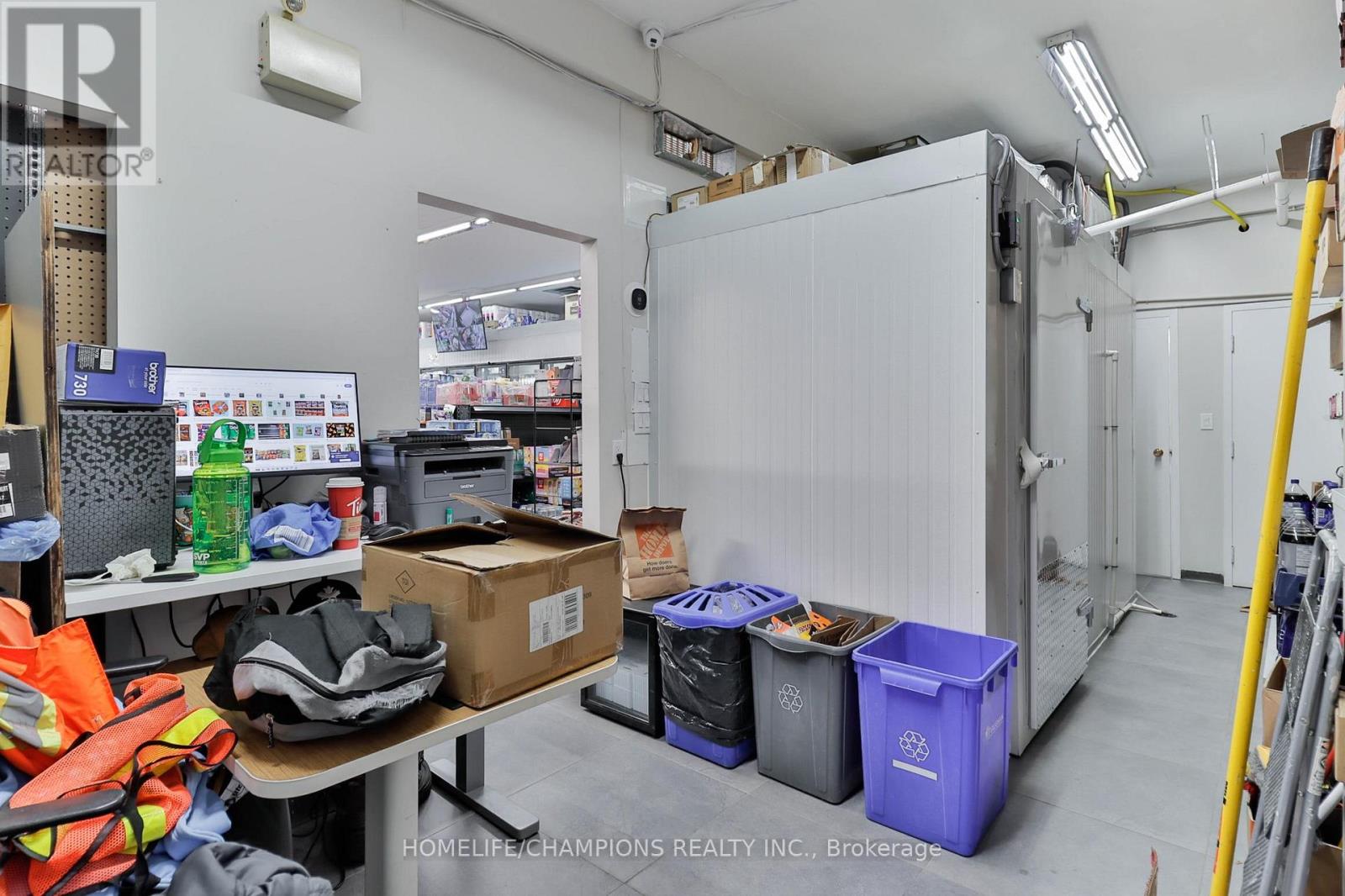 422 King Street W Property Photo 24