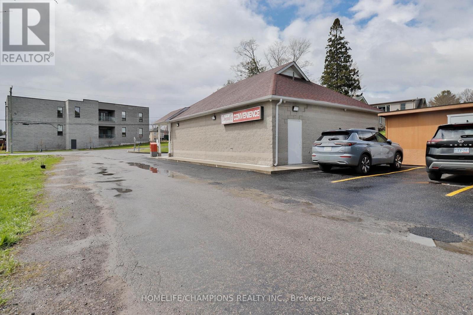 422 King Street W Property Photo 29