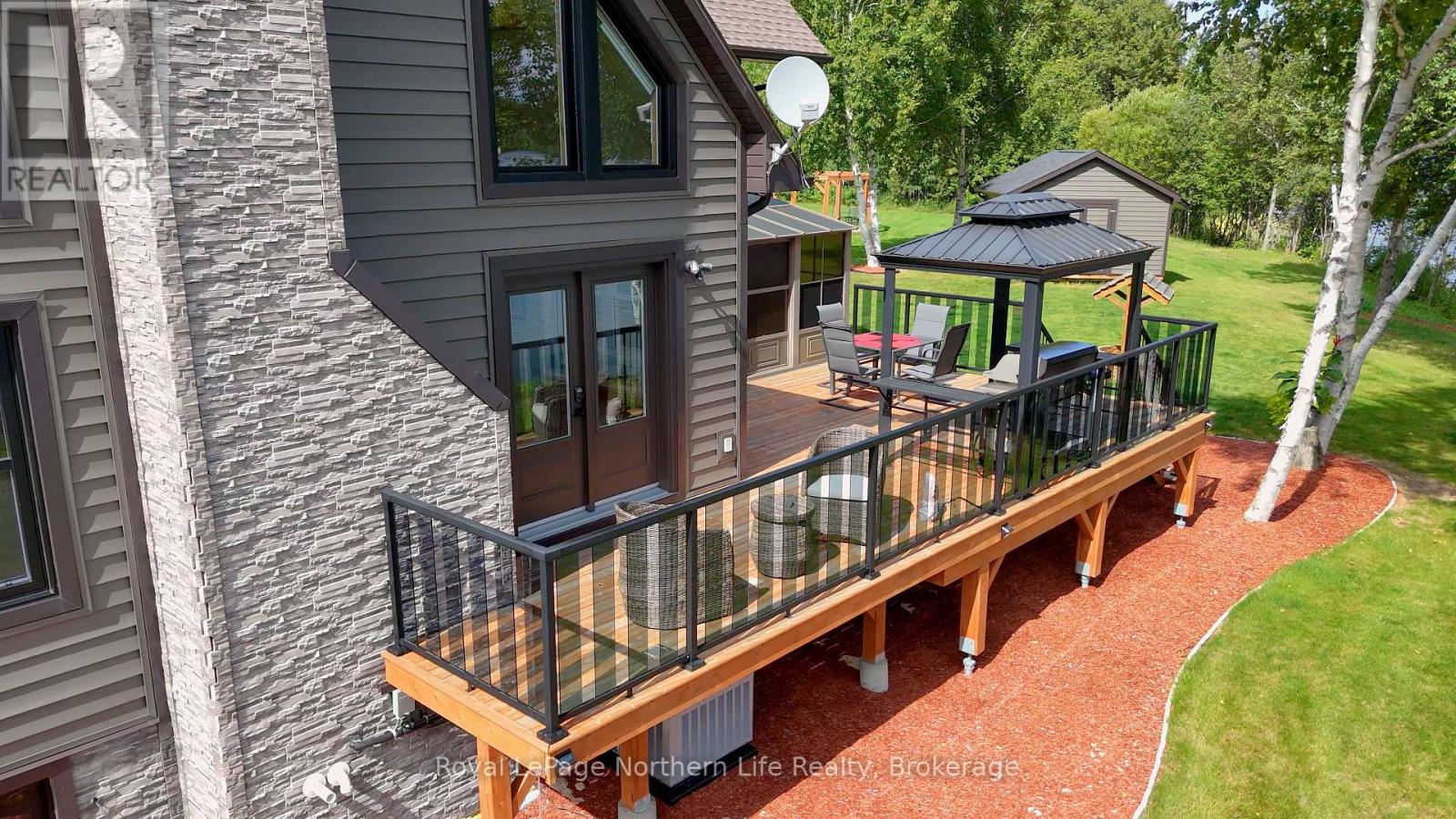 33 White Bear Court Property Photo 6