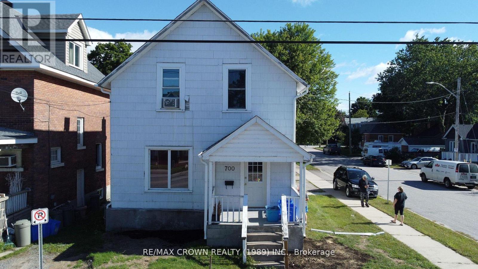 700 Main Street W Property Photo 1