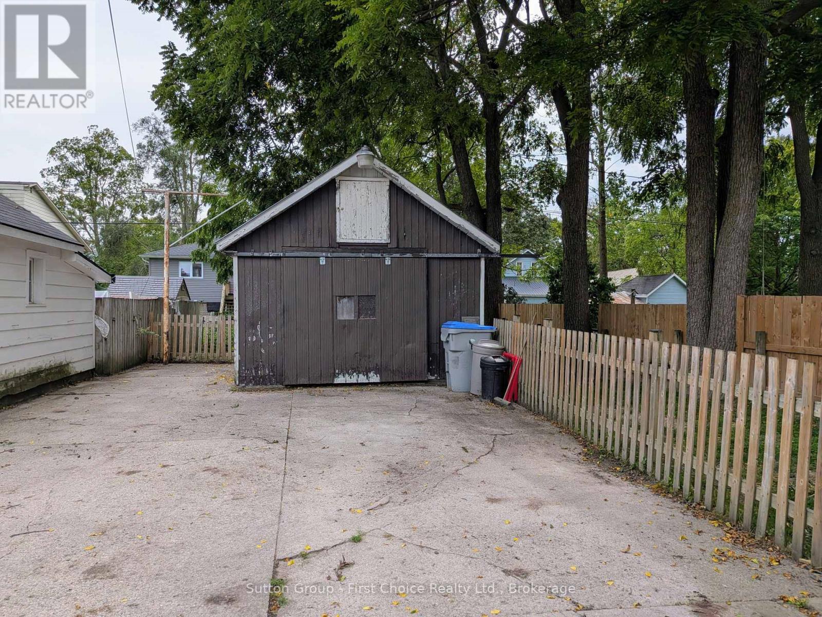 41 Goderich Street W Property Photo 37