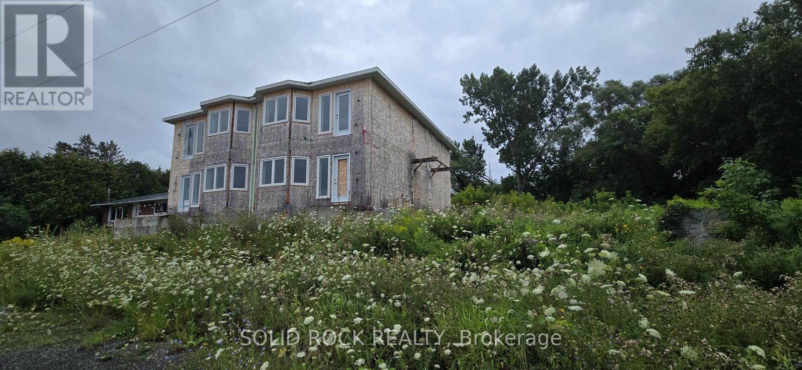 6758 Rocque Street Property Photo 2