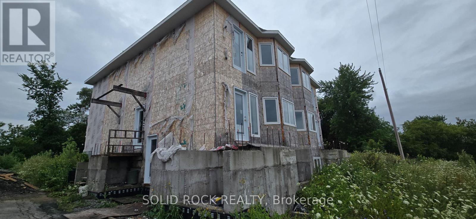 6758 Rocque Street Property Photo 3