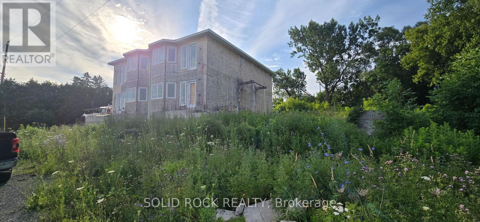6758 Rocque Street Property Photo 4