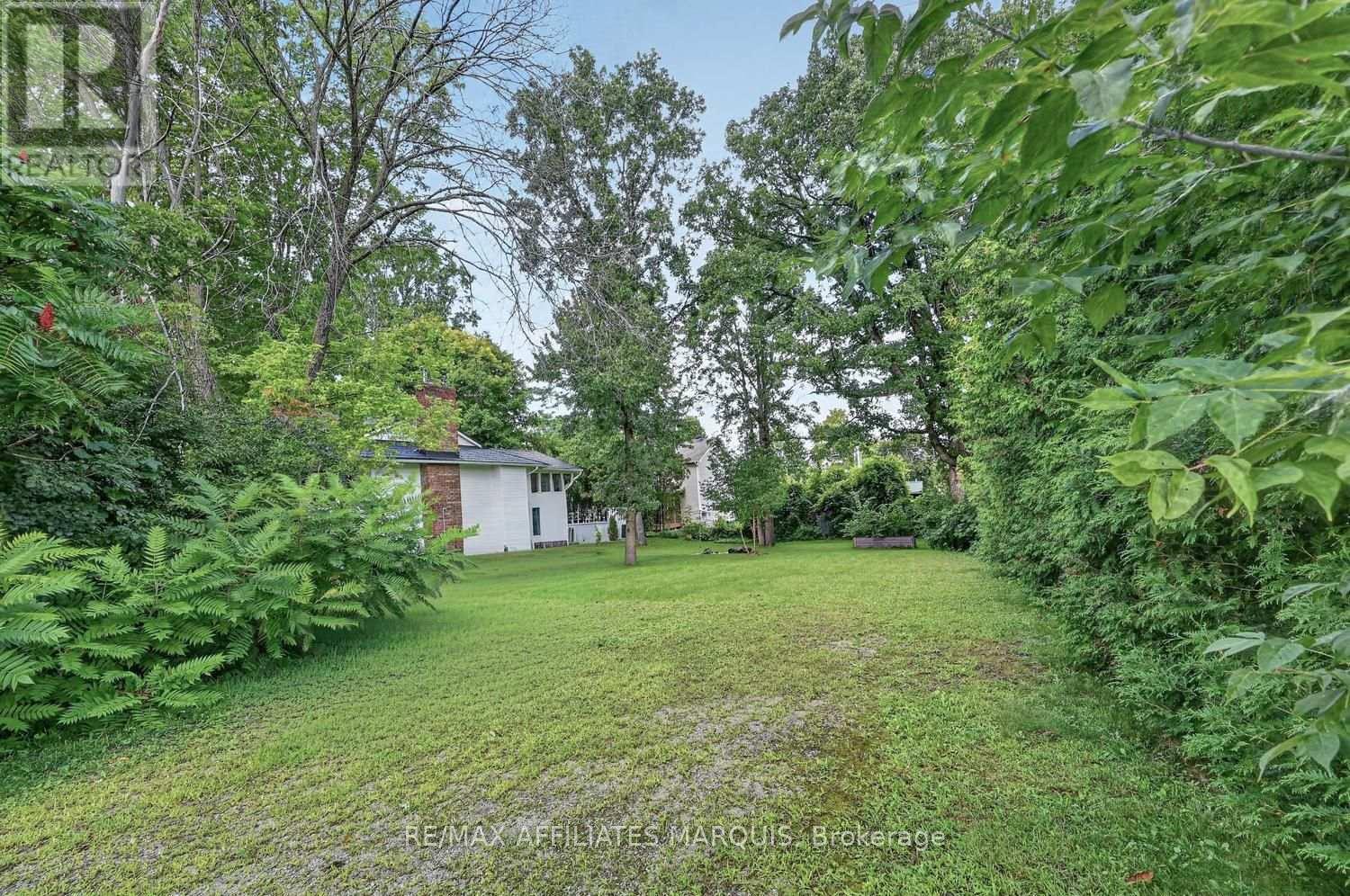 00 Wellington Street E Property Photo 10