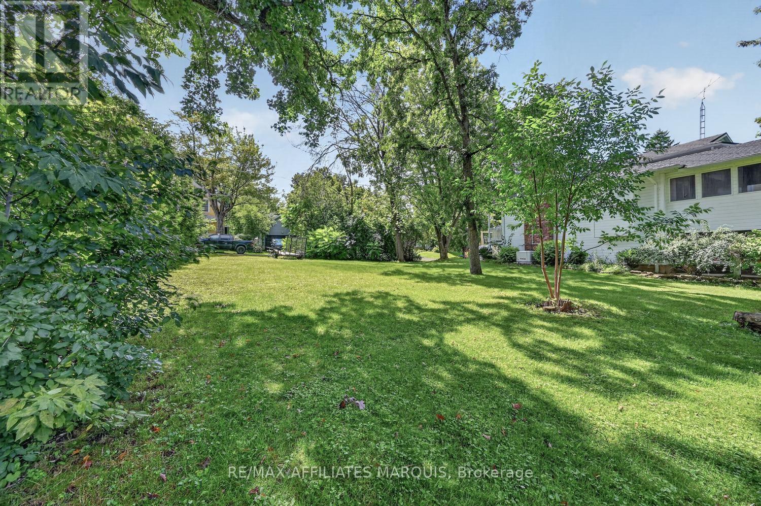 00 Wellington Street E Property Photo 19