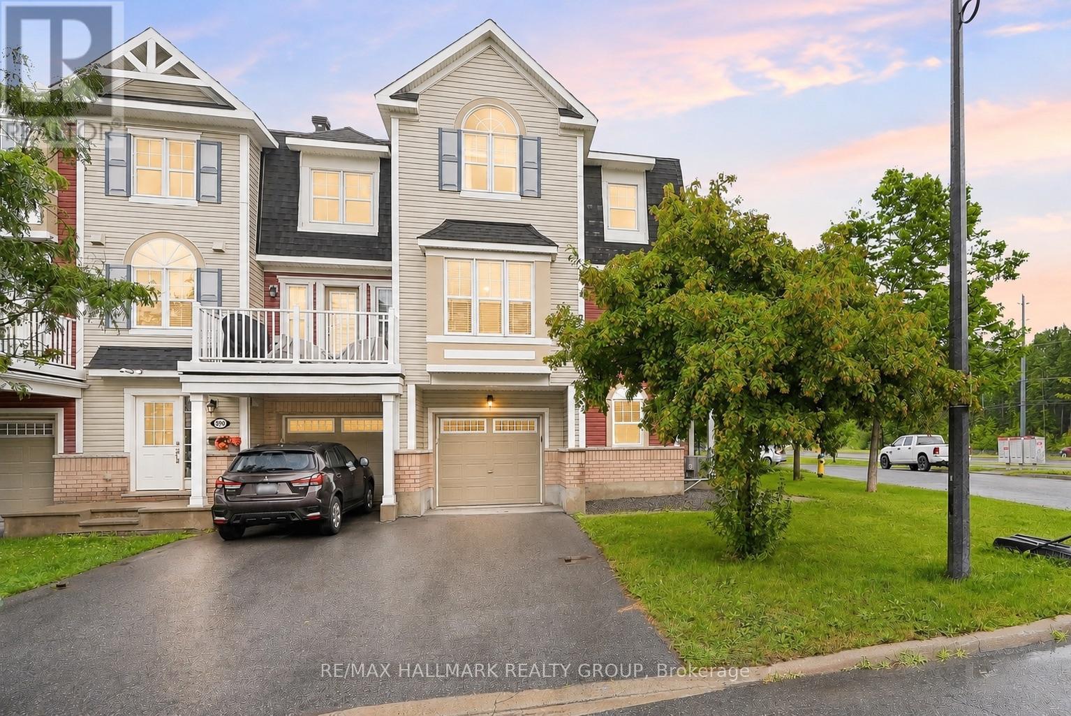 588 FOXLIGHT CIRCLE