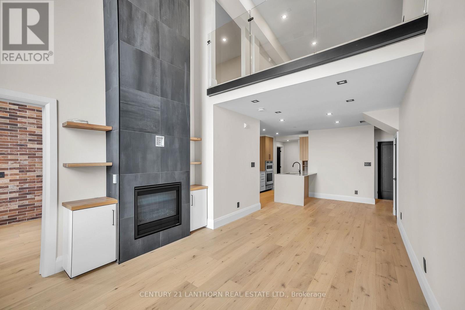 Unit # 7 - 38 Front Street Property Photo 18