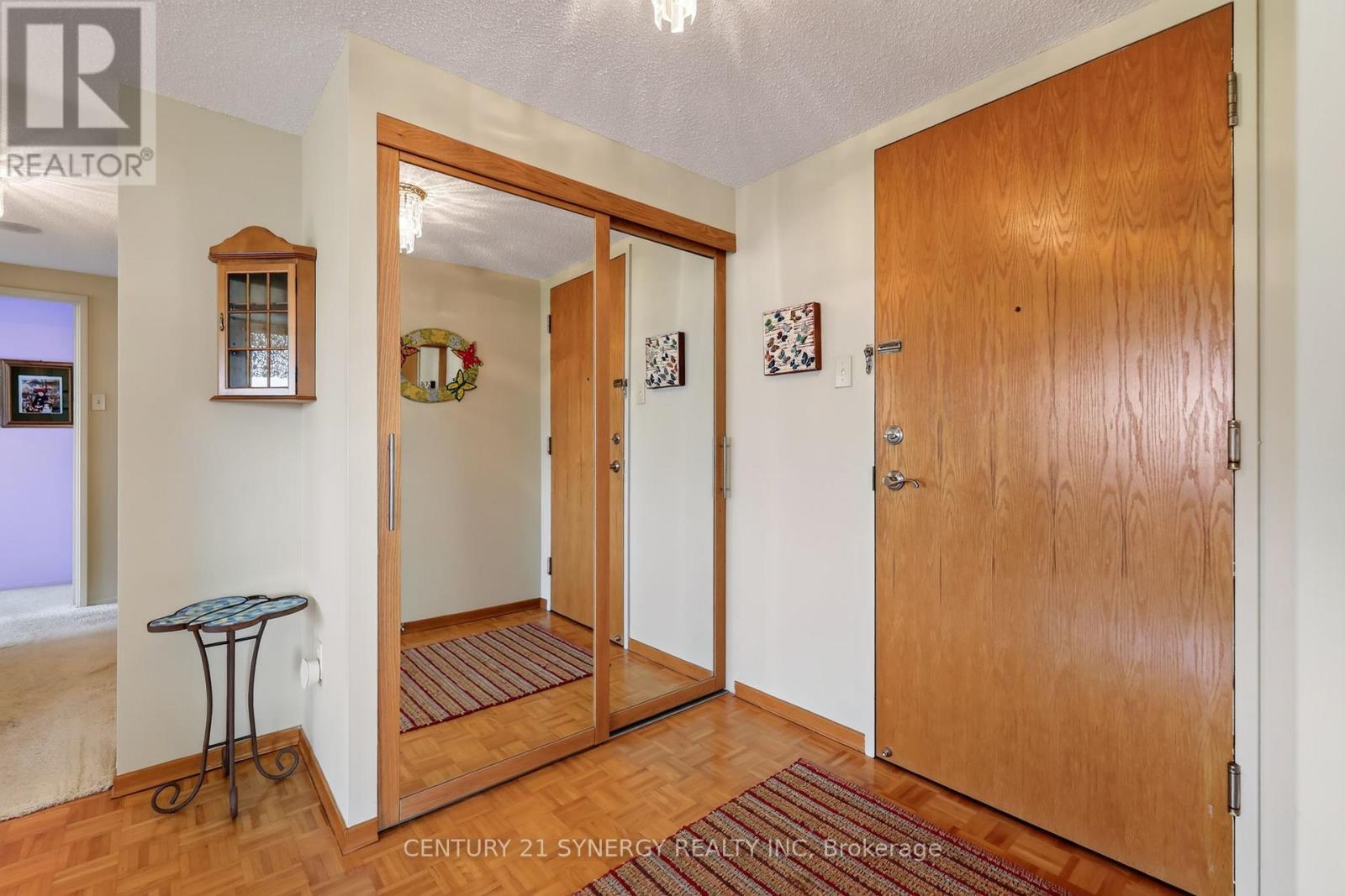 704 - 2759 Carousel Crescent Property Photo 4