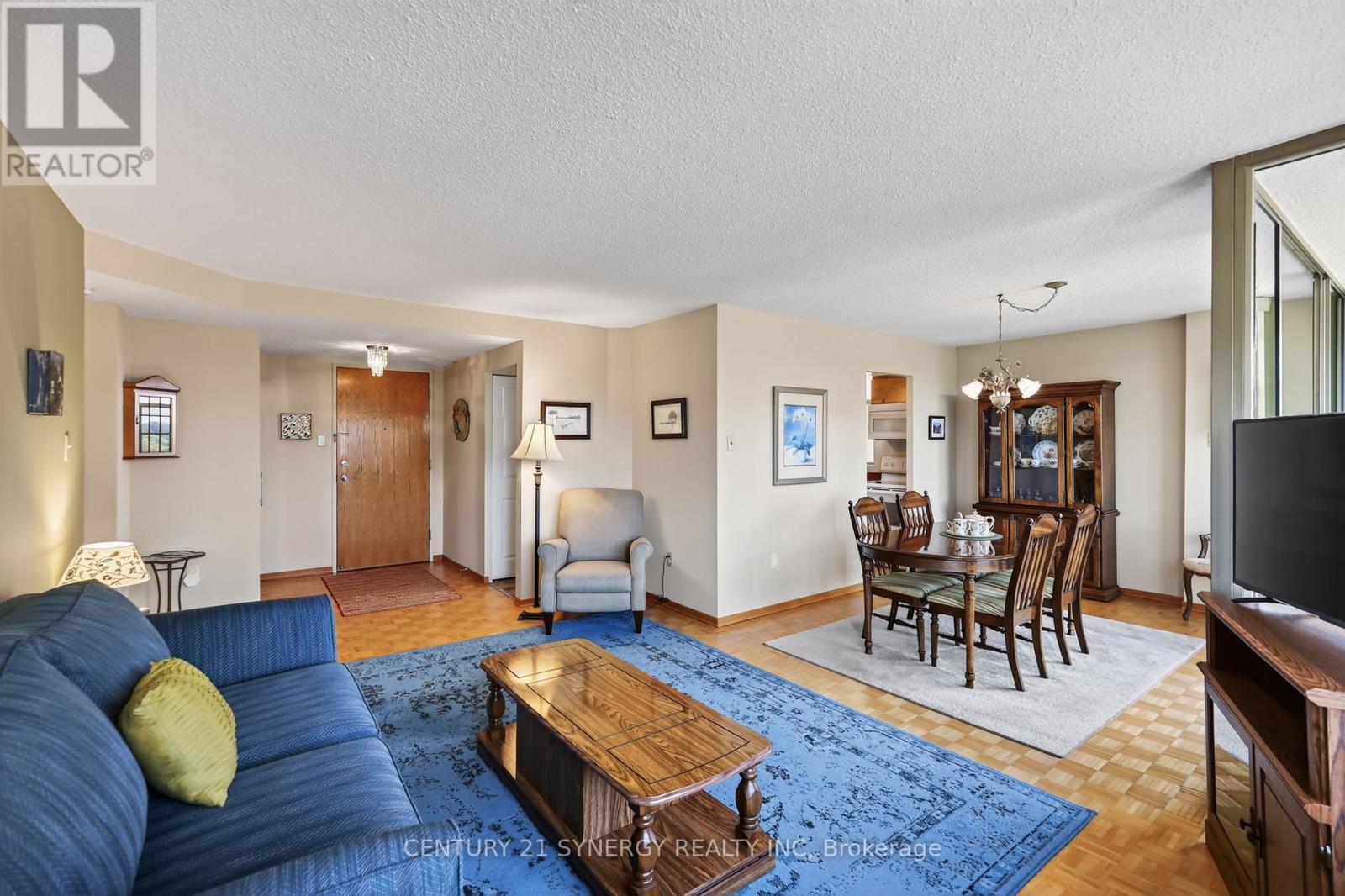 704 - 2759 Carousel Crescent Property Photo 8