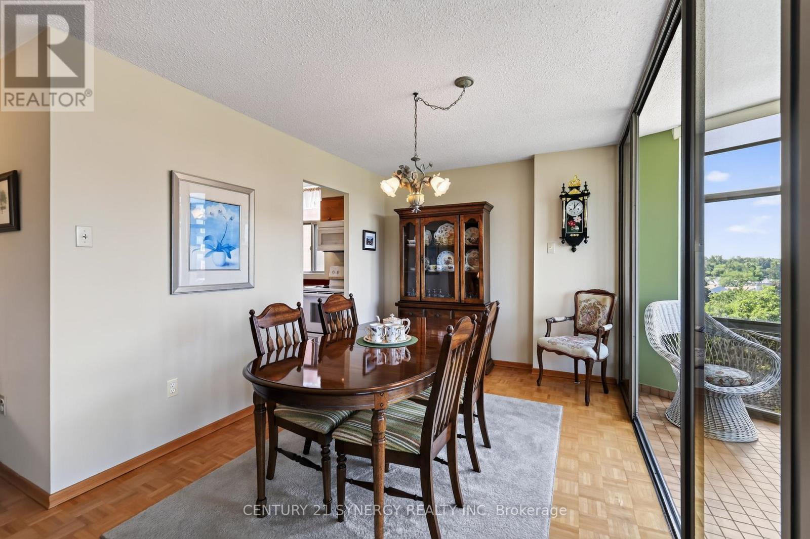 704 - 2759 Carousel Crescent Property Photo 11