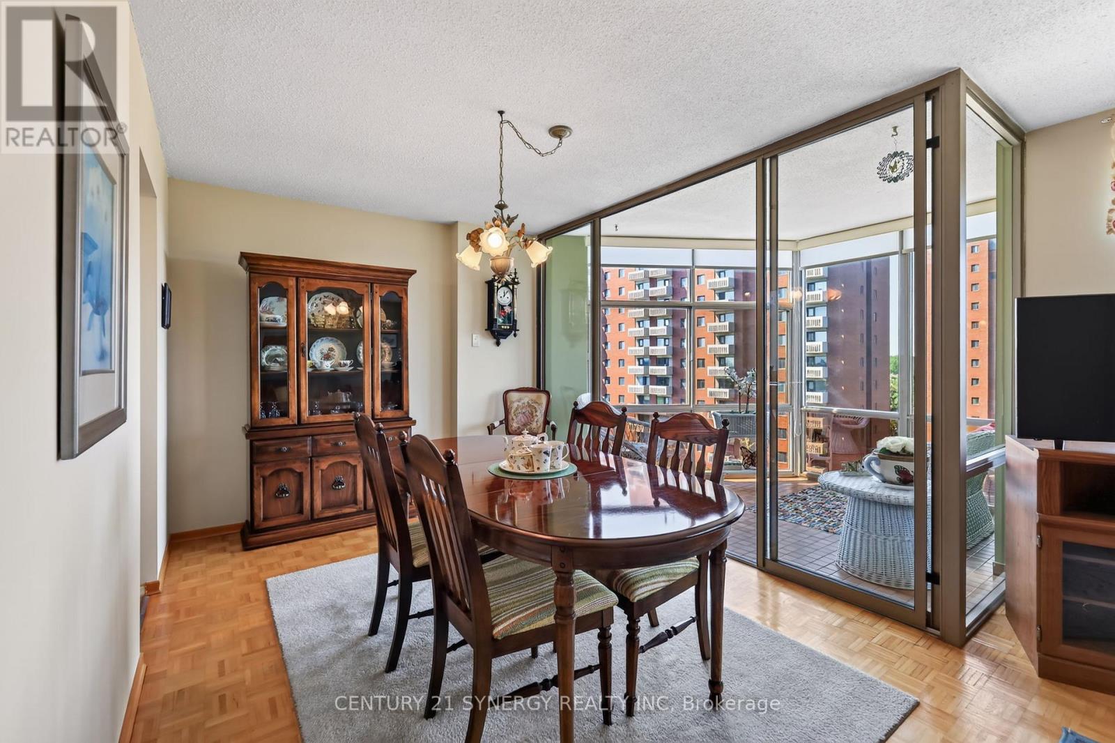 704 - 2759 Carousel Crescent Property Photo 12