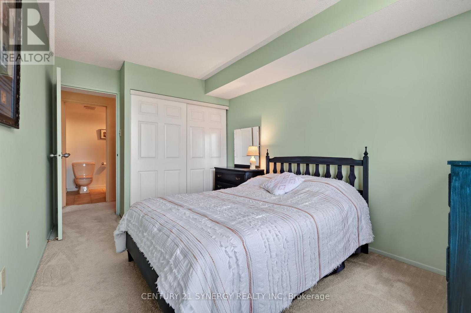 704 - 2759 Carousel Crescent Property Photo 33