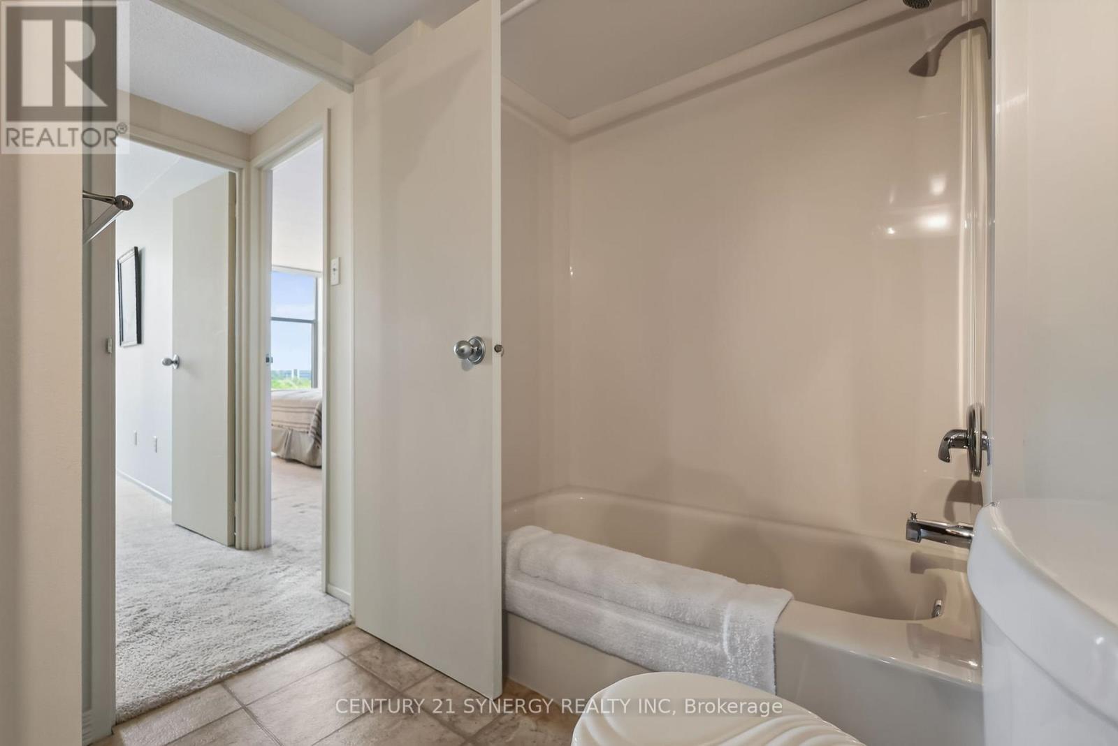 704 - 2759 Carousel Crescent Property Photo 36