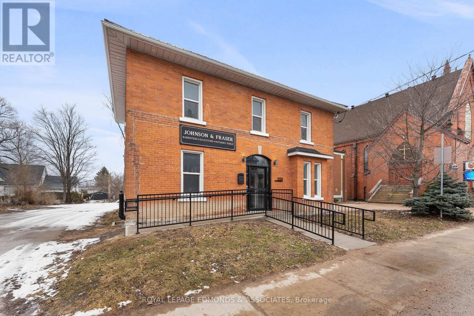 259 Pembroke Street E Property Photo 2