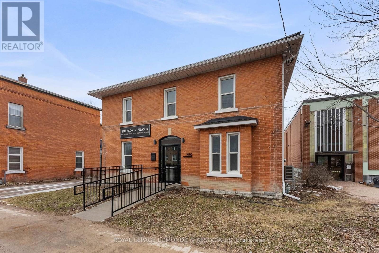 259 Pembroke Street E Property Photo 3