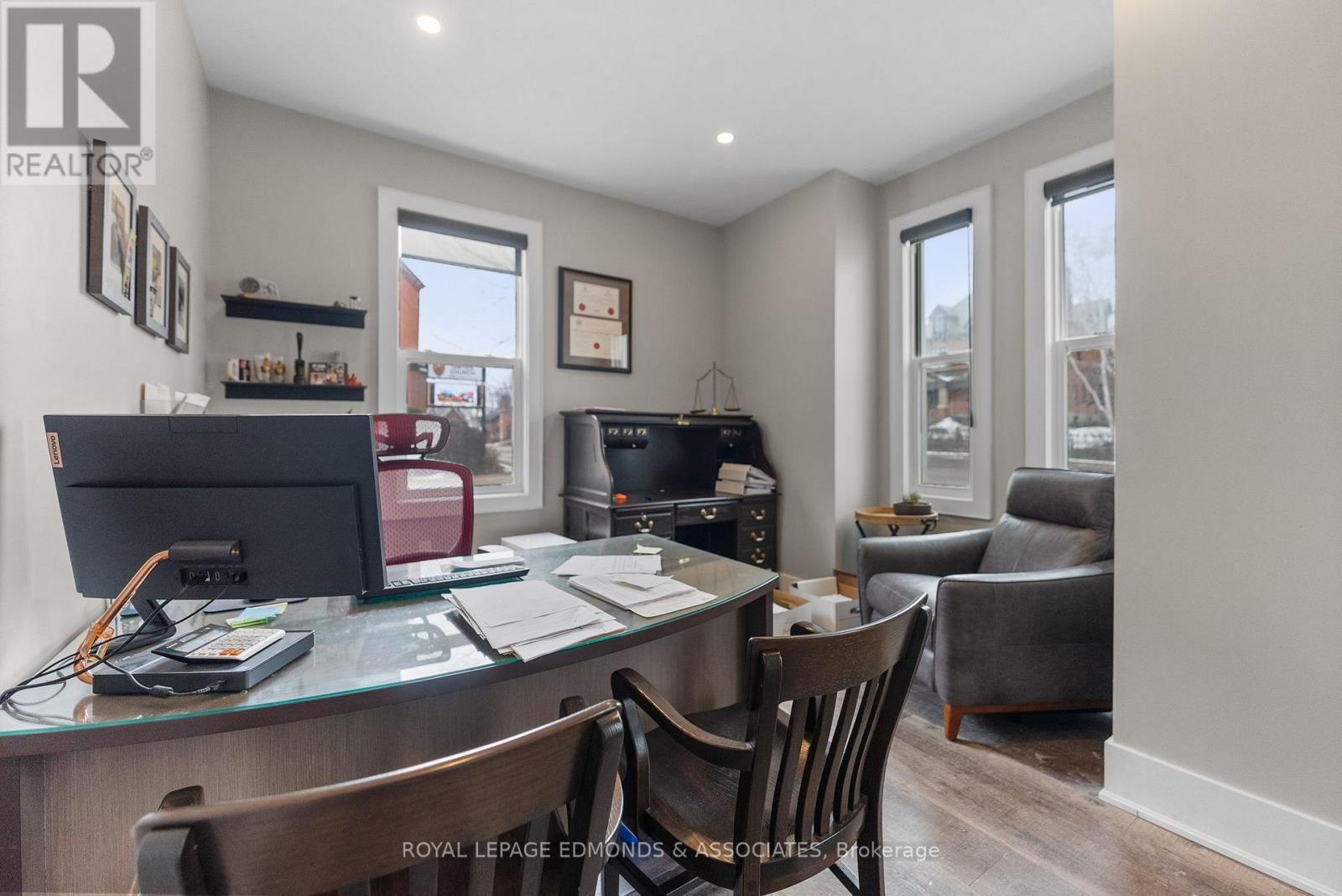 259 Pembroke Street E Property Photo 14
