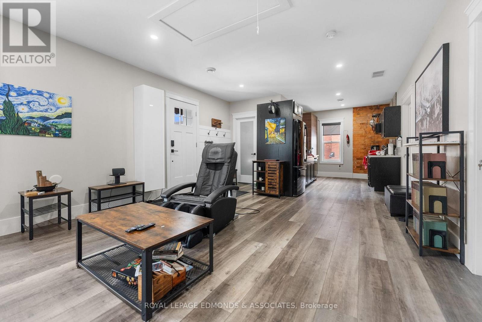 259 Pembroke Street E Property Photo 15