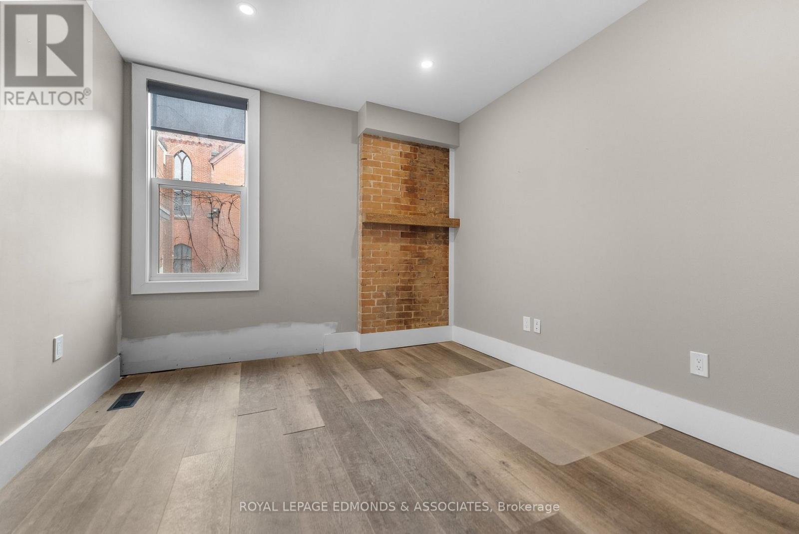 259 Pembroke Street E Property Photo 22