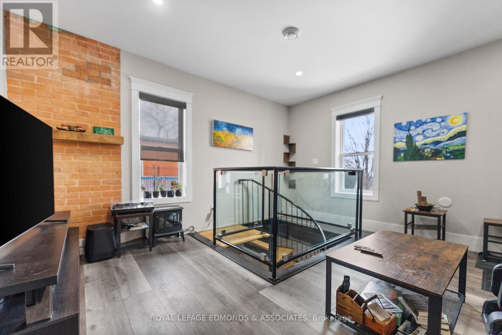 259 Pembroke Street E Property Photo 23