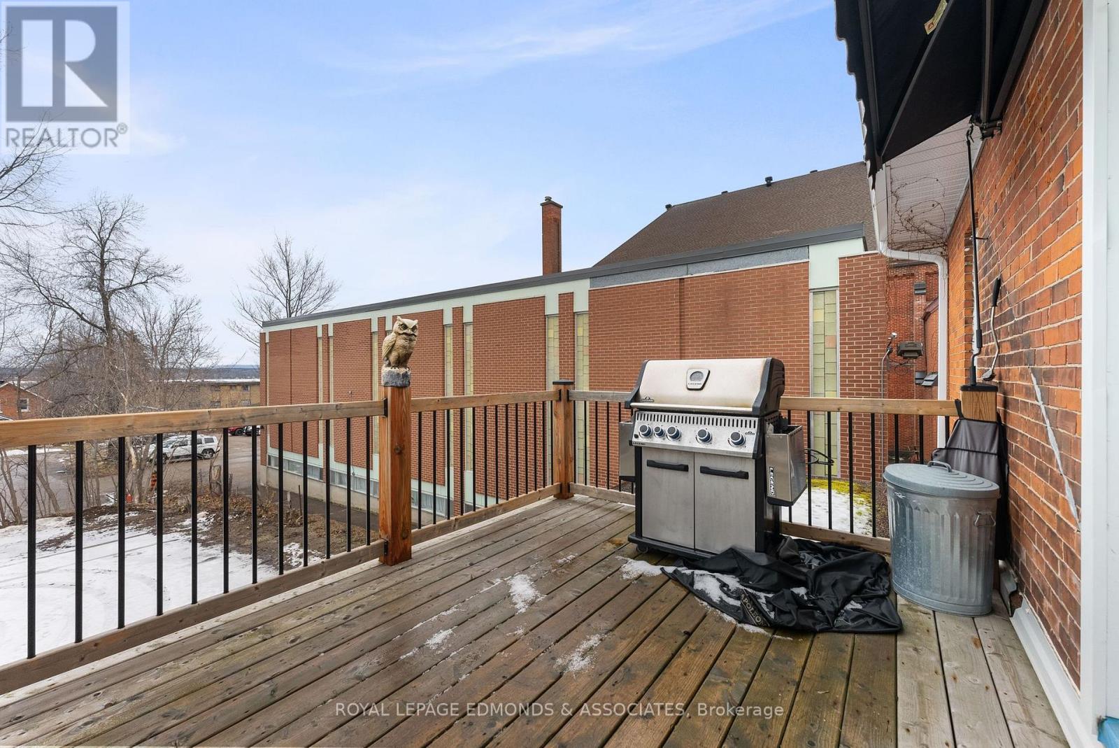 259 Pembroke Street E Property Photo 37