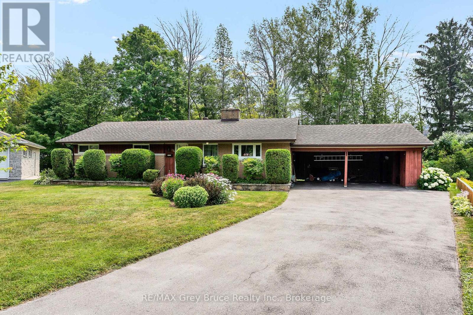 336 6th Avenue E Property Photo 1