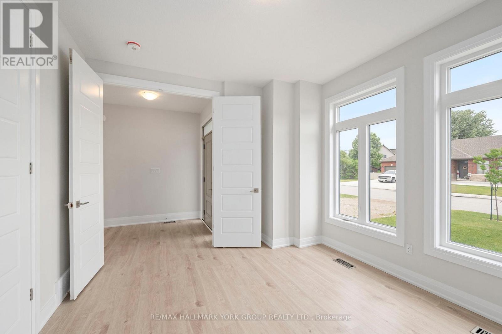 246 Leitch Street Property Photo 8