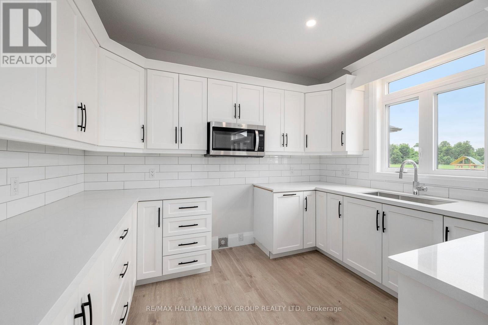 246 Leitch Street Property Photo 14