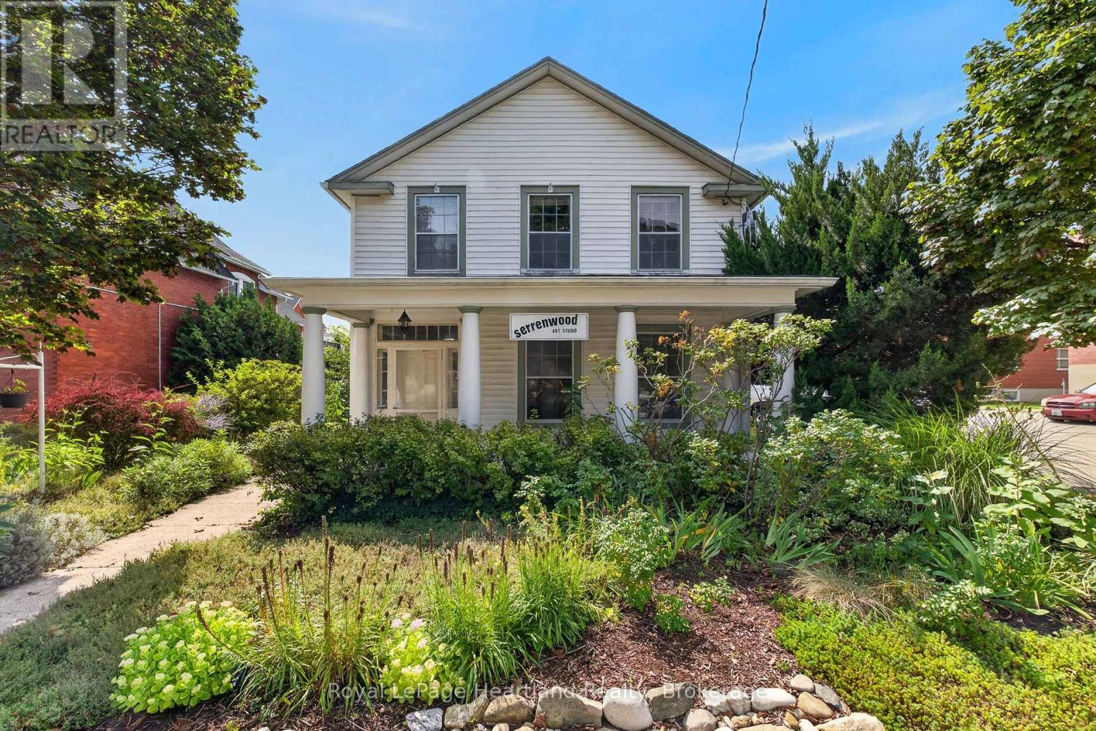 18 Nelson Street E Property Photo 1