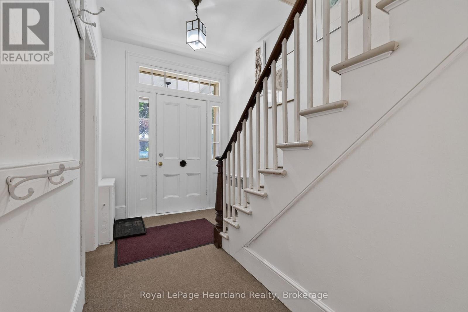 18 Nelson Street E Property Photo 5