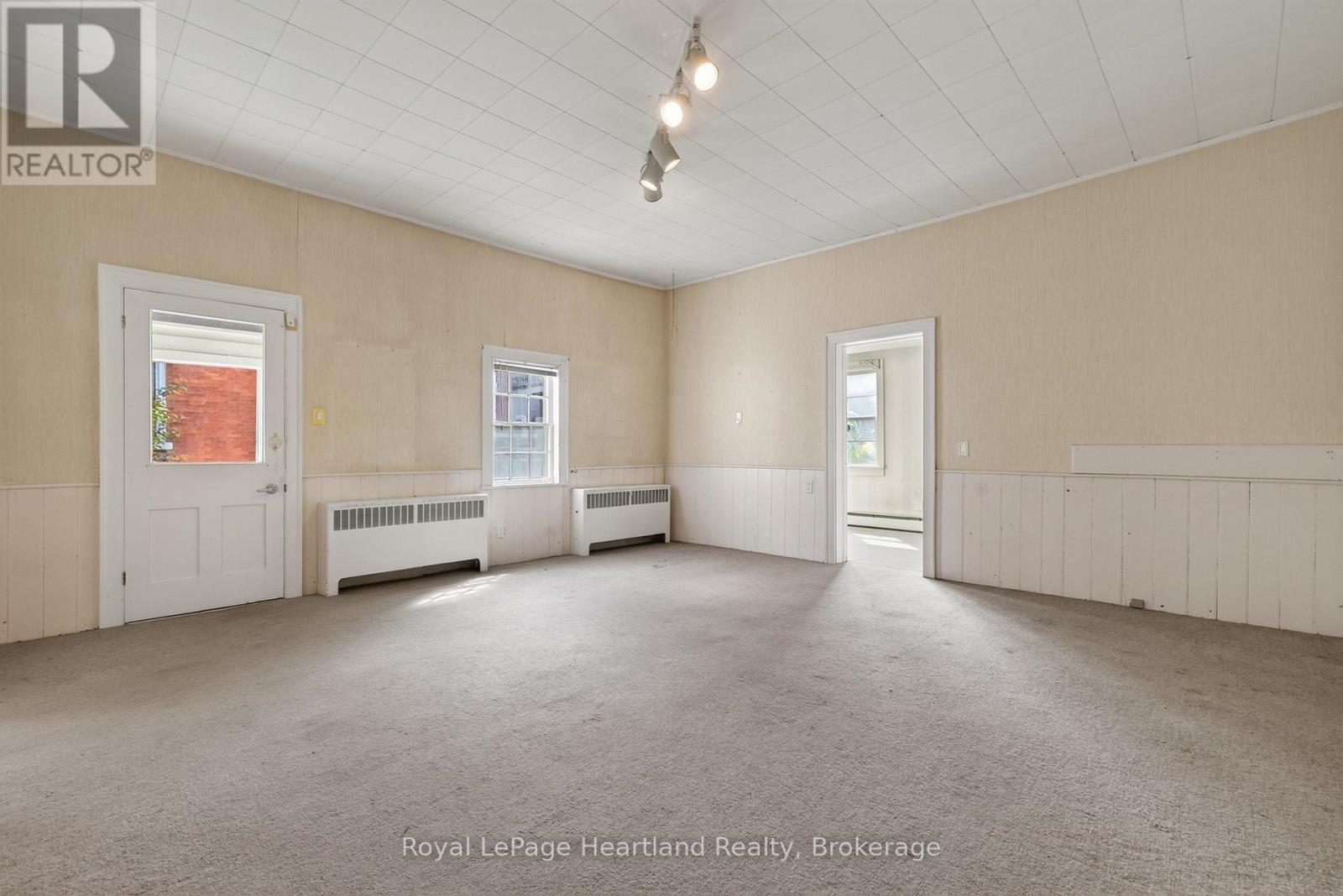 18 Nelson Street E Property Photo 13